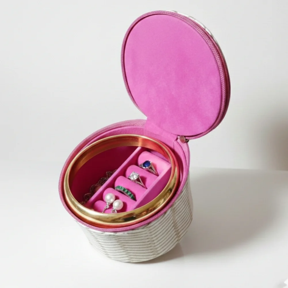 Travel jewelry box